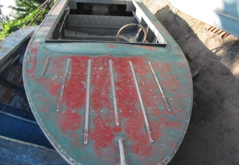 Выполните необходимый ремонт на поверхности лодки